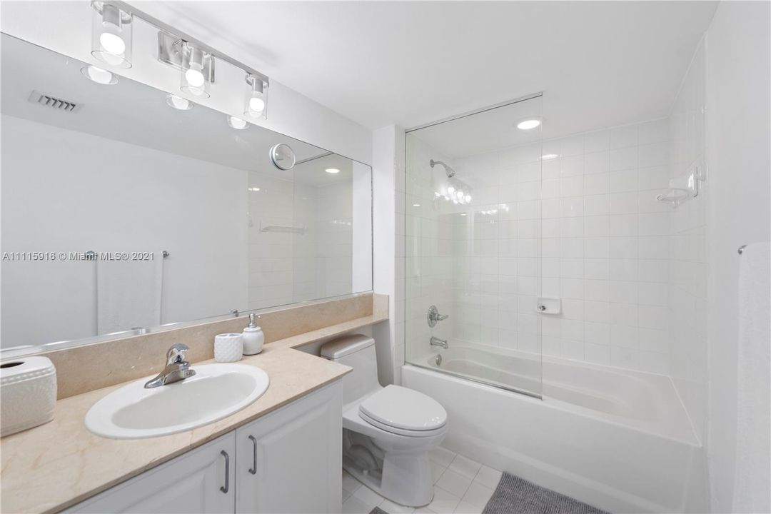 Recently Sold: $499,000 (1 beds, 1 baths, 783 Square Feet)
