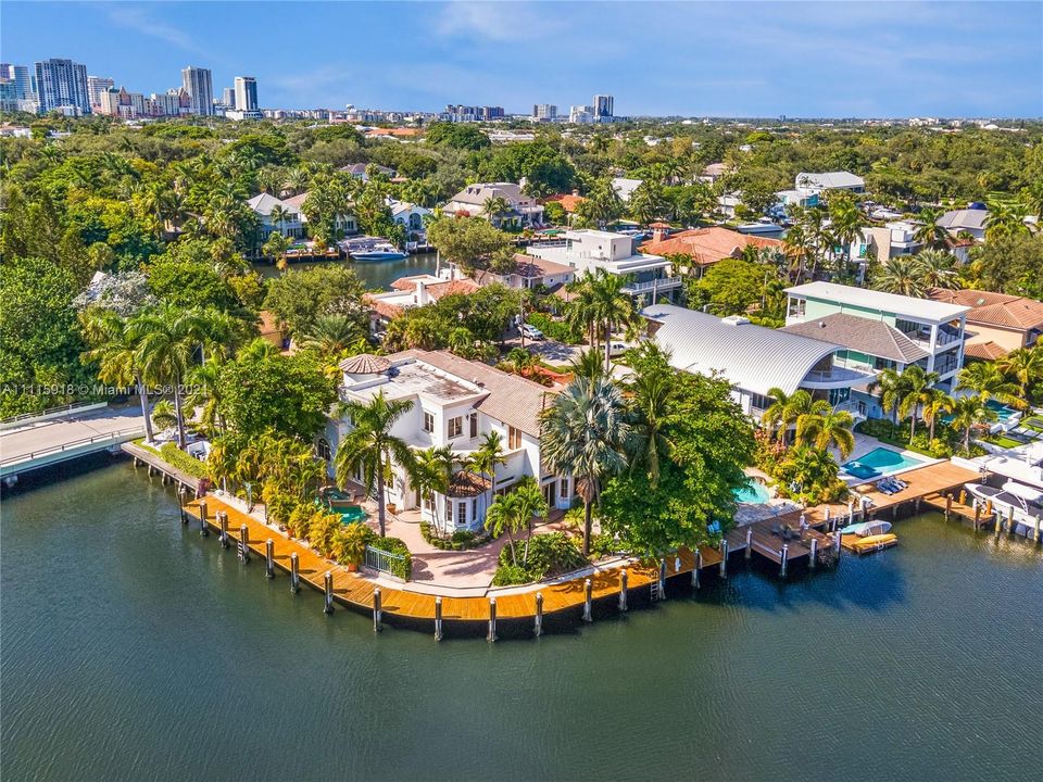 Recently Sold: $5,700,000 (4 beds, 4 baths, 4632 Square Feet)