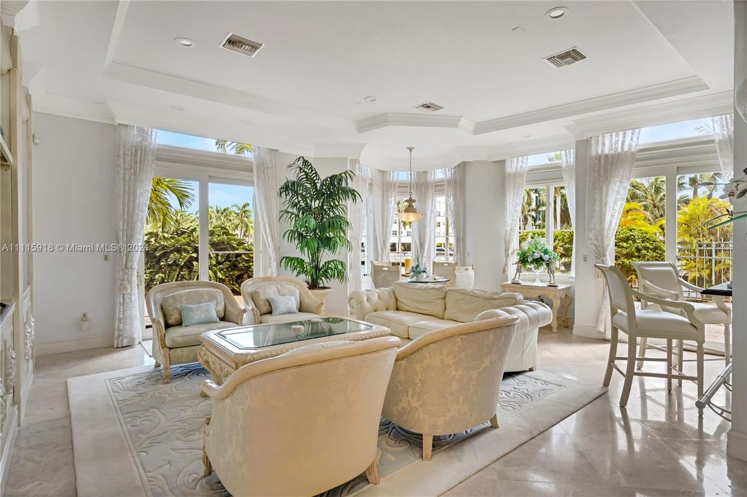 Recently Sold: $5,700,000 (4 beds, 4 baths, 4632 Square Feet)