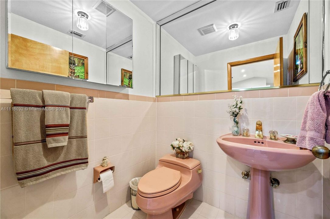 最近售出: $1,350,000 (5 贝兹, 5 浴室, 3364 平方英尺)