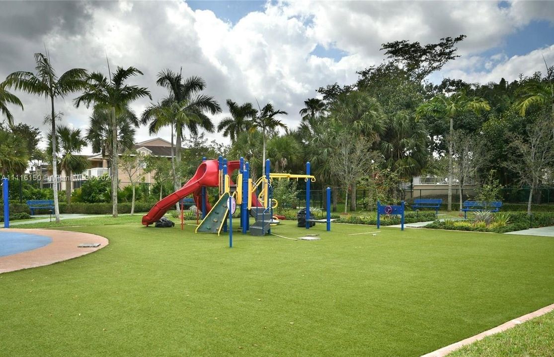 最近租的: $2,200 (2 贝兹, 2 浴室, 1006 平方英尺)