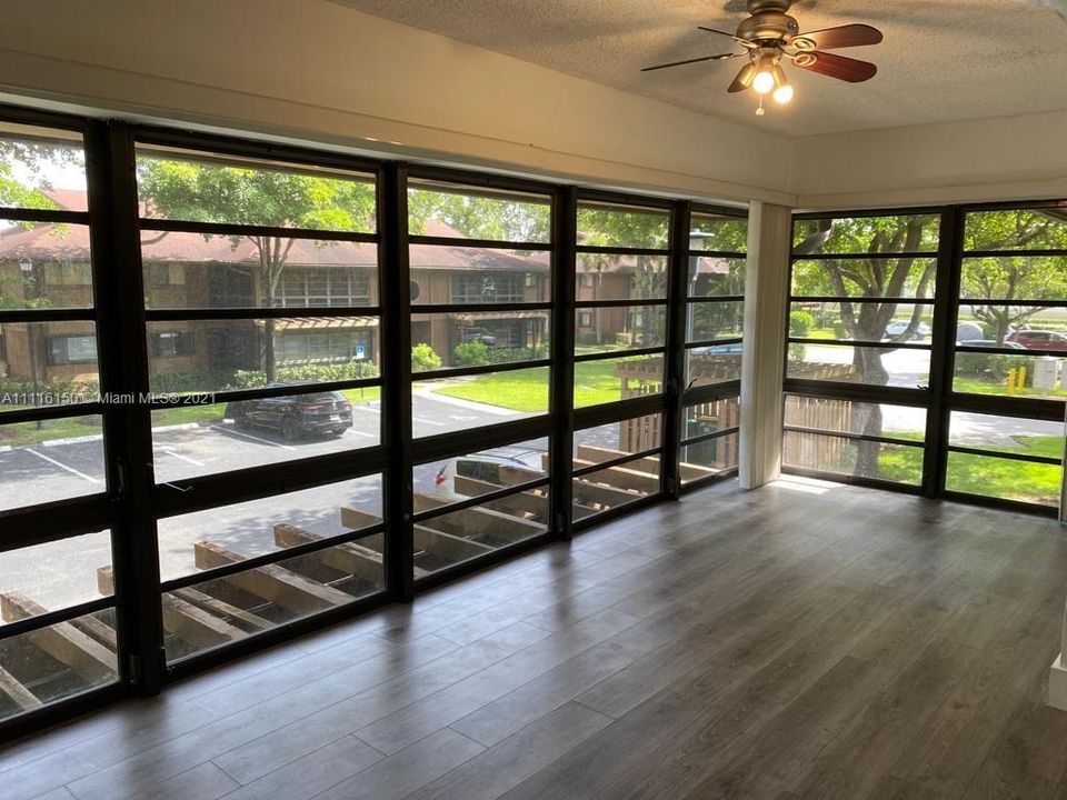 最近租的: $2,200 (2 贝兹, 2 浴室, 1006 平方英尺)