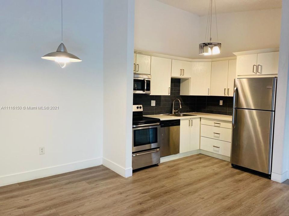 最近租的: $2,200 (2 贝兹, 2 浴室, 1006 平方英尺)