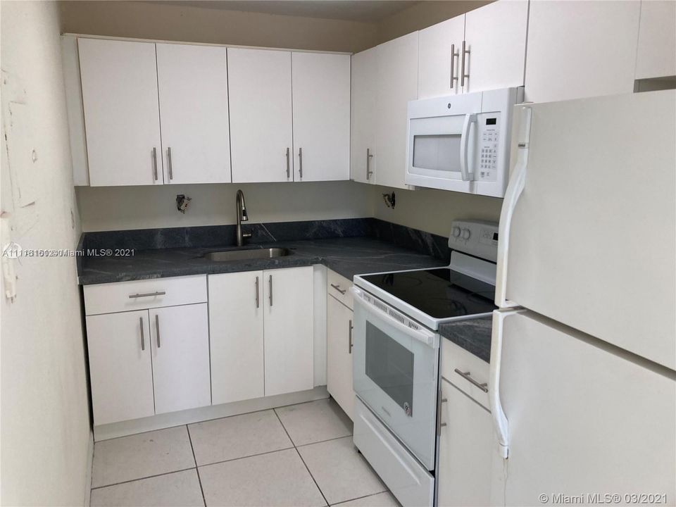 Recently Rented: $1,350 (1 beds, 1 baths, 660 Square Feet)
