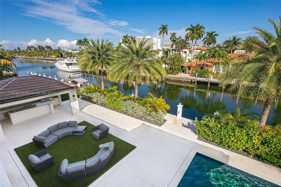 Recently Sold: $8,250,000 (5 beds, 7 baths, 6349 Square Feet)