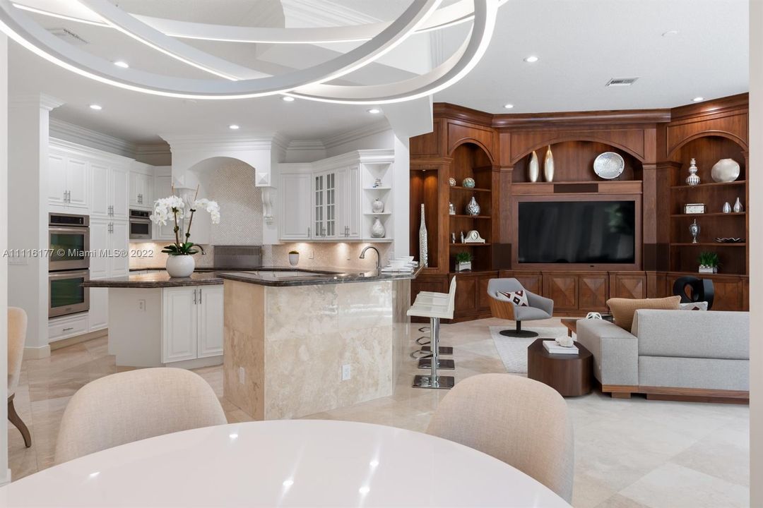 最近售出: $3,495,000 (7 贝兹, 6 浴室, 6859 平方英尺)