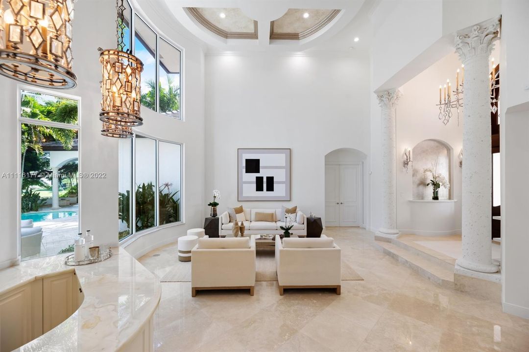 最近售出: $3,495,000 (7 贝兹, 6 浴室, 6859 平方英尺)