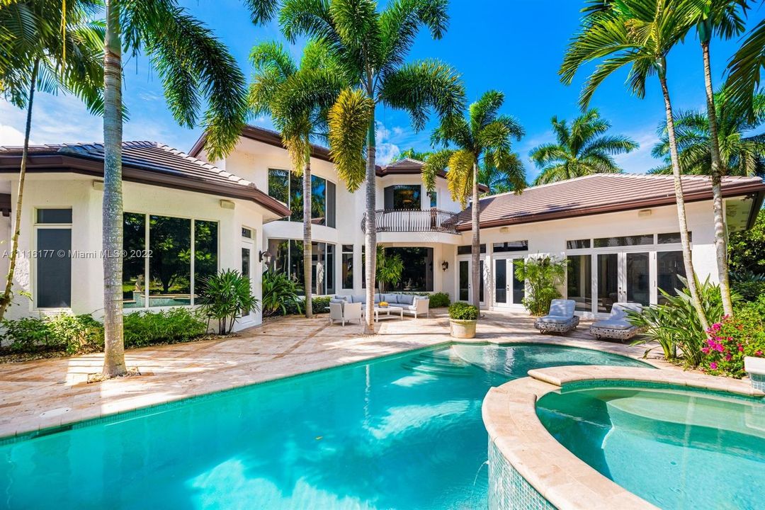 最近售出: $3,495,000 (7 贝兹, 6 浴室, 6859 平方英尺)