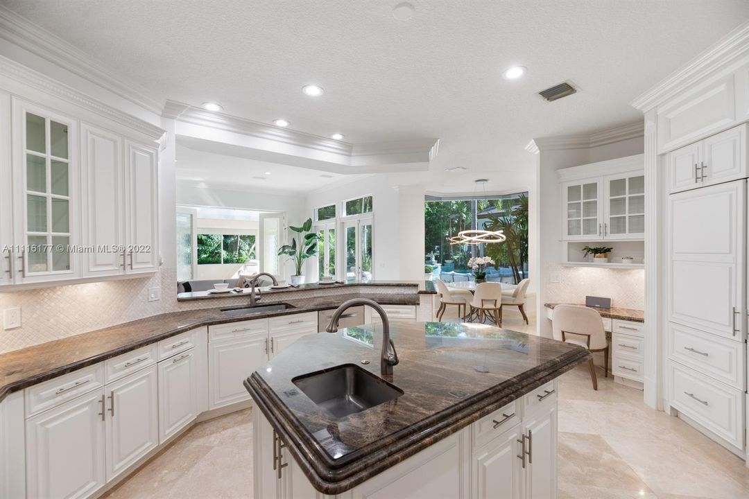 最近售出: $3,495,000 (7 贝兹, 6 浴室, 6859 平方英尺)