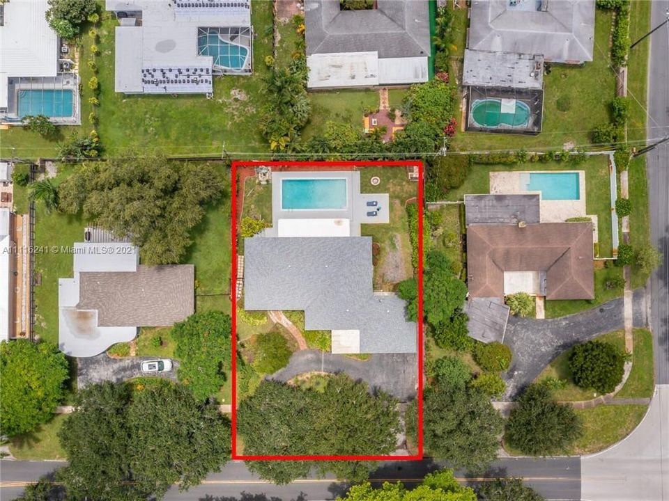Vendido Recientemente: $750,000 (4 camas, 3 baños, 2254 Pies cuadrados)