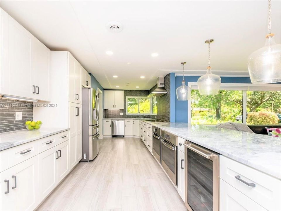 Vendido Recientemente: $750,000 (4 camas, 3 baños, 2254 Pies cuadrados)