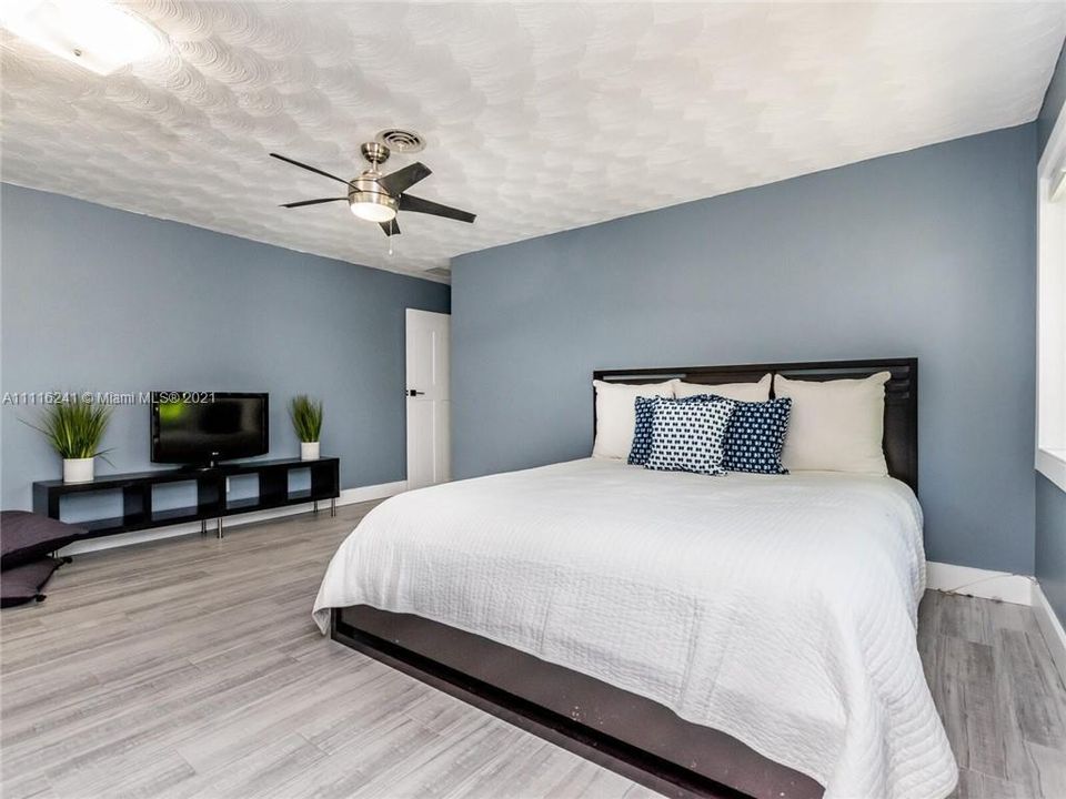 Vendido Recientemente: $750,000 (4 camas, 3 baños, 2254 Pies cuadrados)