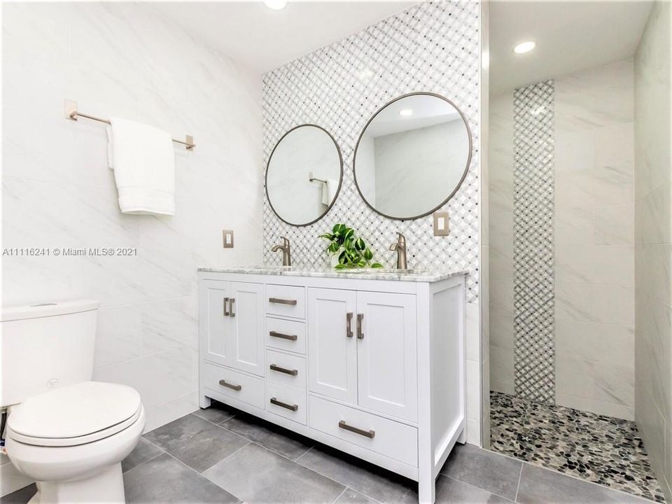 Vendido Recientemente: $750,000 (4 camas, 3 baños, 2254 Pies cuadrados)