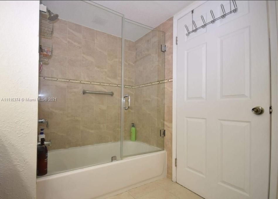 Recently Rented: $1,800 (1 beds, 1 baths, 899 Square Feet)