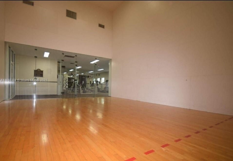 Recently Rented: $1,800 (1 beds, 1 baths, 899 Square Feet)