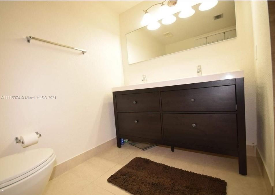 Recently Rented: $1,800 (1 beds, 1 baths, 899 Square Feet)