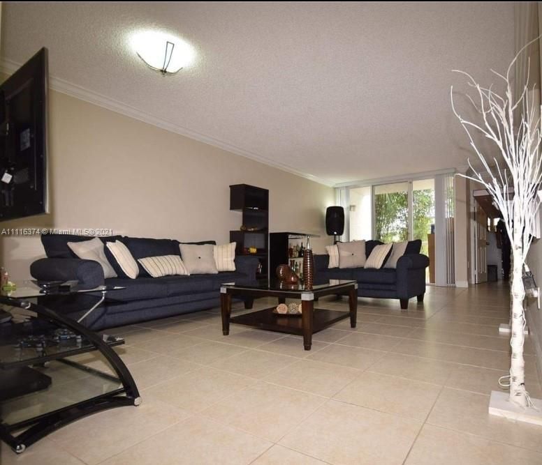 Recently Rented: $1,800 (1 beds, 1 baths, 899 Square Feet)