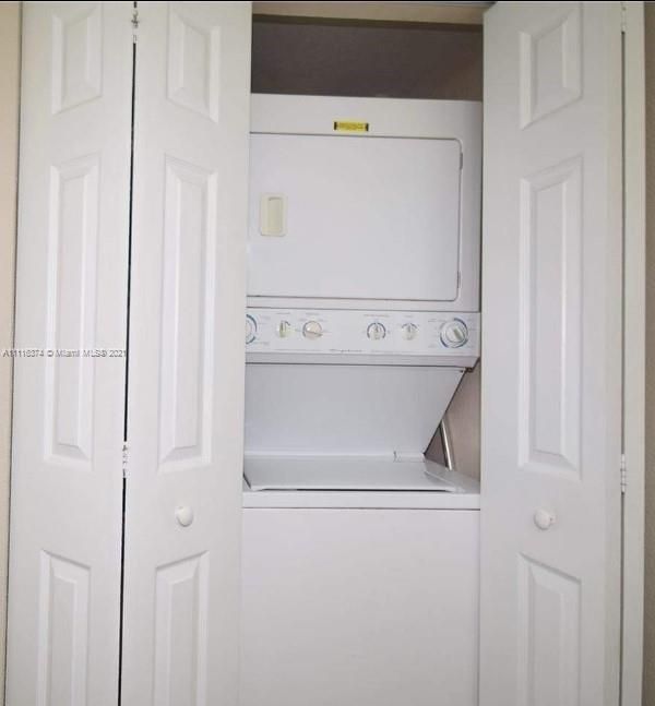 Recently Rented: $1,800 (1 beds, 1 baths, 899 Square Feet)