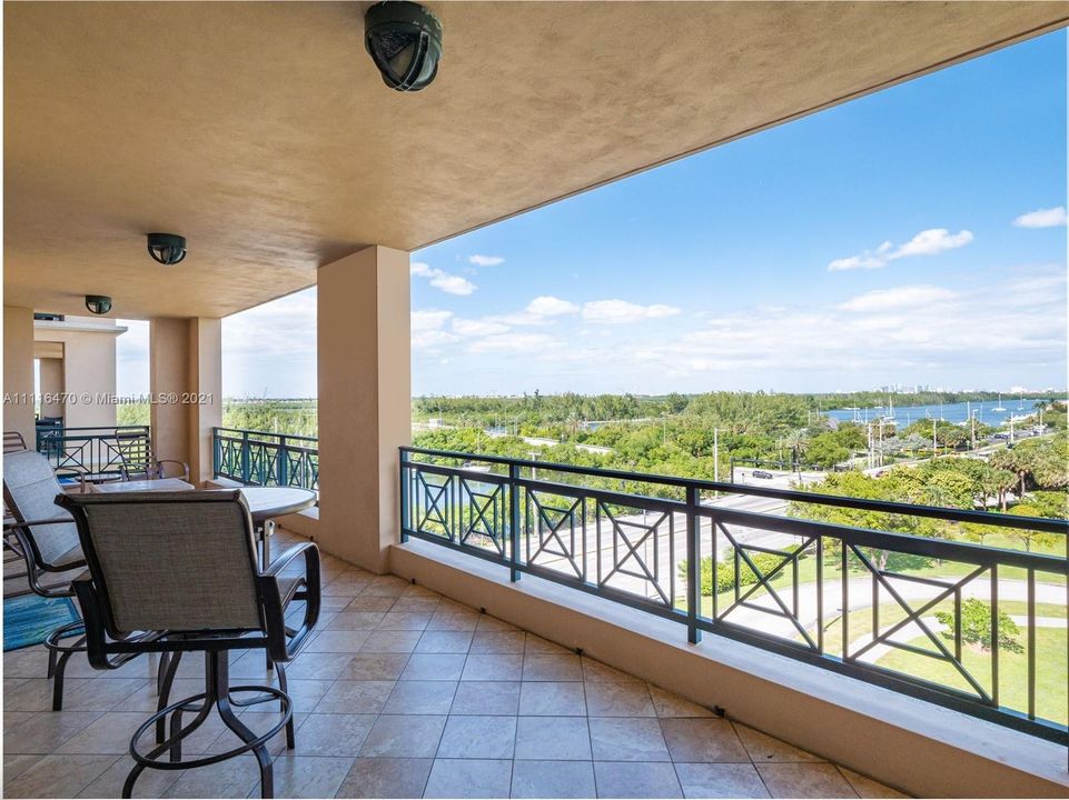Recently Sold: $1,799,000 (2 beds, 2 baths, 2935 Square Feet)