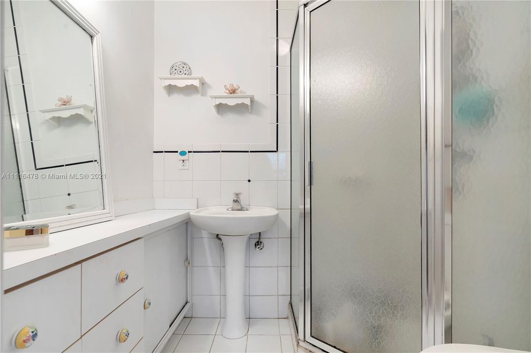 最近售出: $550,000 (3 贝兹, 2 浴室, 1552 平方英尺)