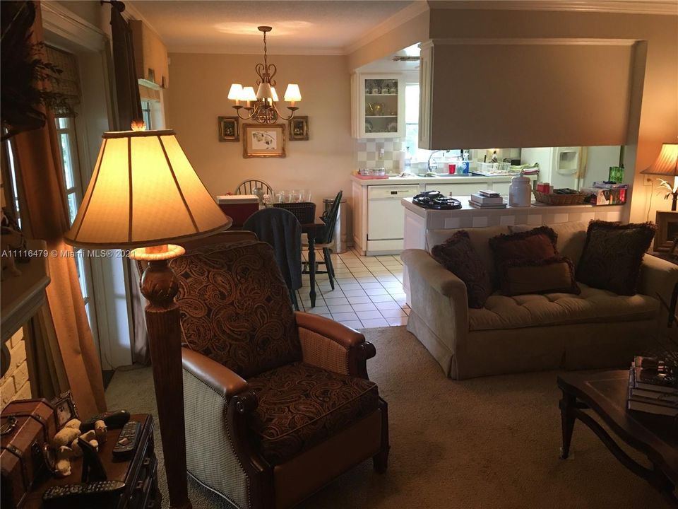 Recently Sold: $350,000 (3 beds, 2 baths, 1785 Square Feet)