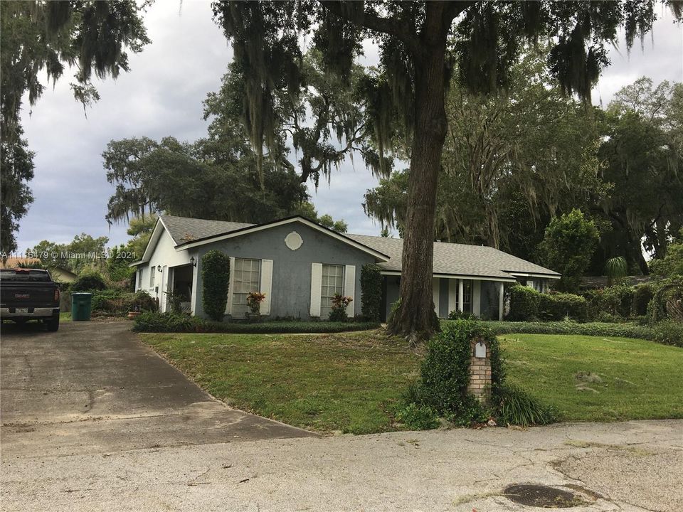 Recently Sold: $350,000 (3 beds, 2 baths, 1785 Square Feet)