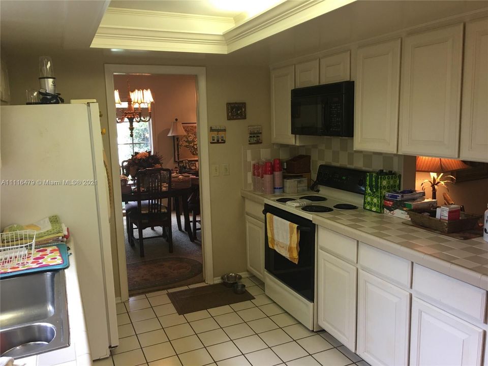 Recently Sold: $350,000 (3 beds, 2 baths, 1785 Square Feet)