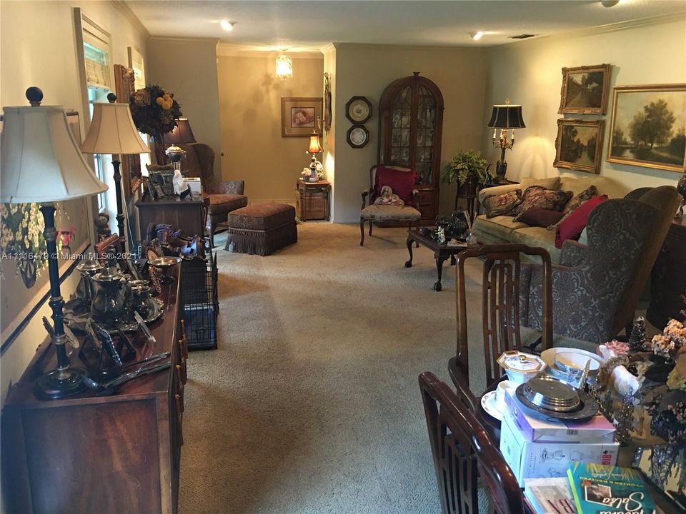 Recently Sold: $350,000 (3 beds, 2 baths, 1785 Square Feet)