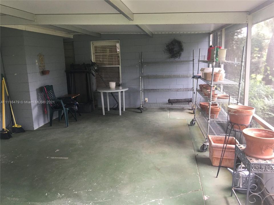 Recently Sold: $350,000 (3 beds, 2 baths, 1785 Square Feet)