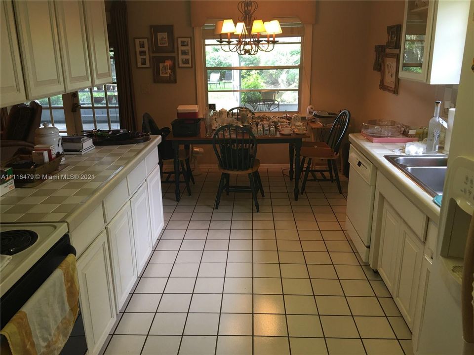 Recently Sold: $350,000 (3 beds, 2 baths, 1785 Square Feet)