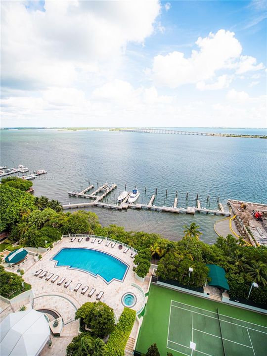Recently Sold: $3,950,000 (3 beds, 4 baths, 3170 Square Feet)