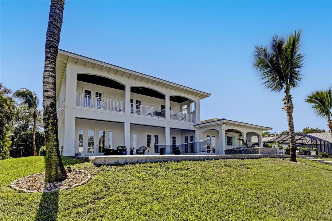 Recently Sold: $2,700,000 (5 beds, 3 baths, 3521 Square Feet)