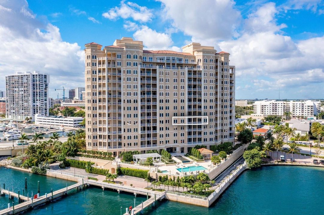 Recently Sold: $7,950,000 (4 beds, 4 baths, 4475 Square Feet)