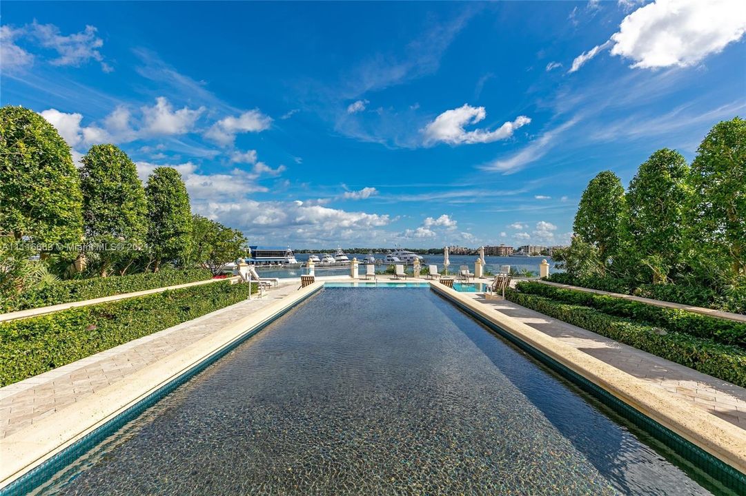 Recently Sold: $7,950,000 (4 beds, 4 baths, 4475 Square Feet)