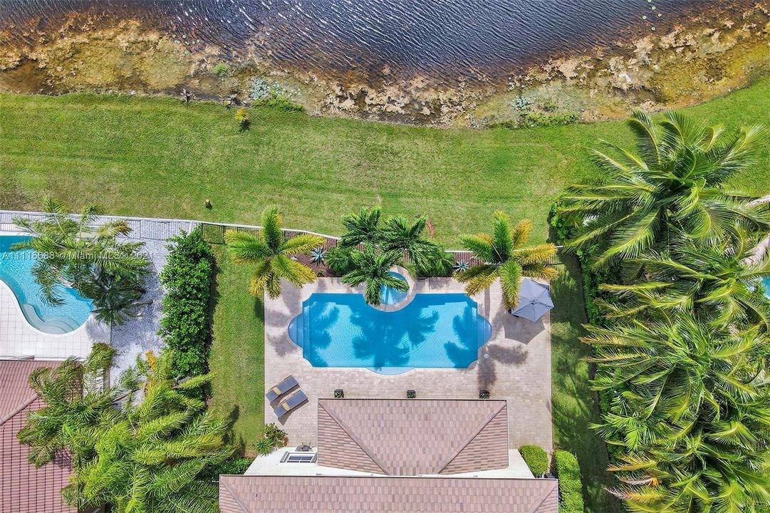 Recently Sold: $1,475,000 (6 beds, 5 baths, 3696 Square Feet)
