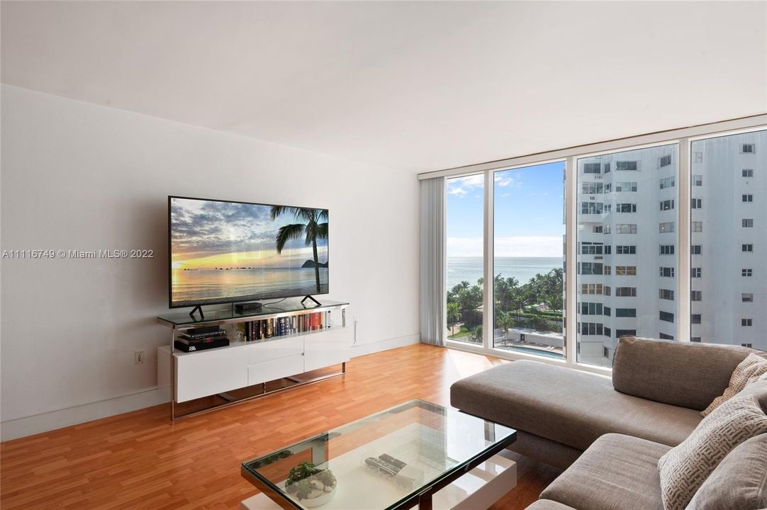 Recently Sold: $699,000 (1 beds, 1 baths, 896 Square Feet)