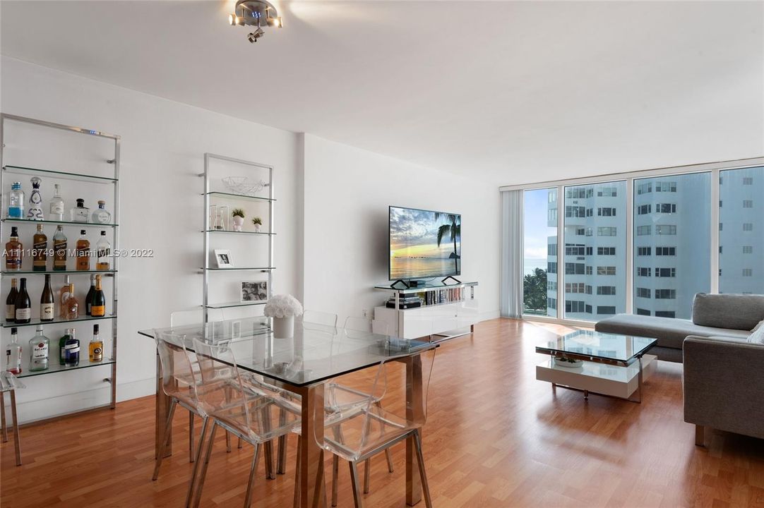 Recently Sold: $699,000 (1 beds, 1 baths, 896 Square Feet)
