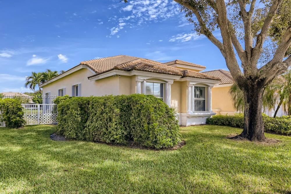 Vendido Recientemente: $567,000 (4 camas, 2 baños, 2425 Pies cuadrados)