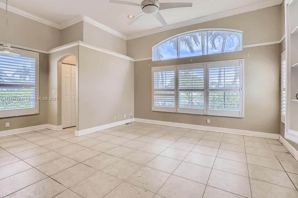 Vendido Recientemente: $567,000 (4 camas, 2 baños, 2425 Pies cuadrados)
