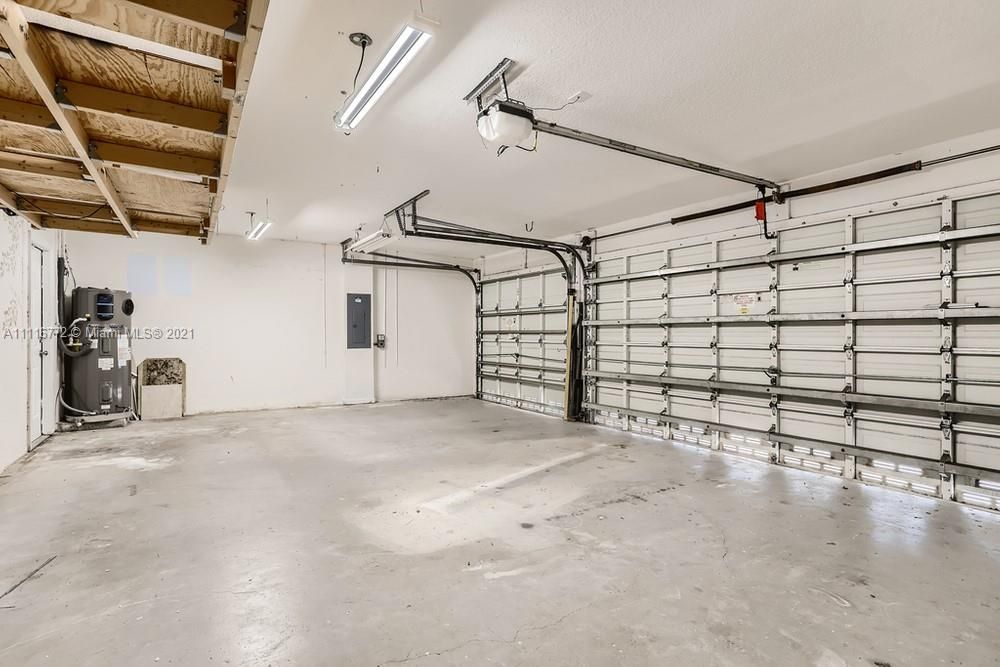 Vendido Recientemente: $567,000 (4 camas, 2 baños, 2425 Pies cuadrados)