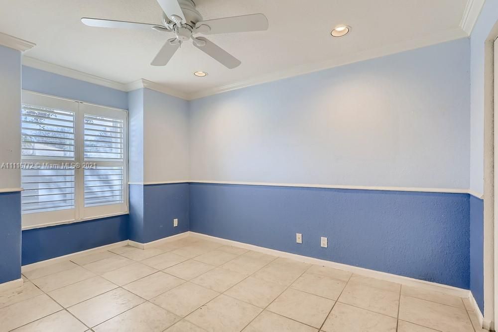 Vendido Recientemente: $567,000 (4 camas, 2 baños, 2425 Pies cuadrados)
