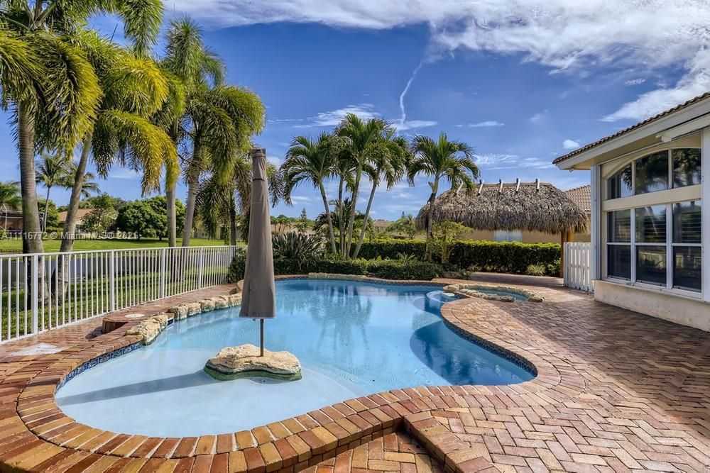 Vendido Recientemente: $567,000 (4 camas, 2 baños, 2425 Pies cuadrados)