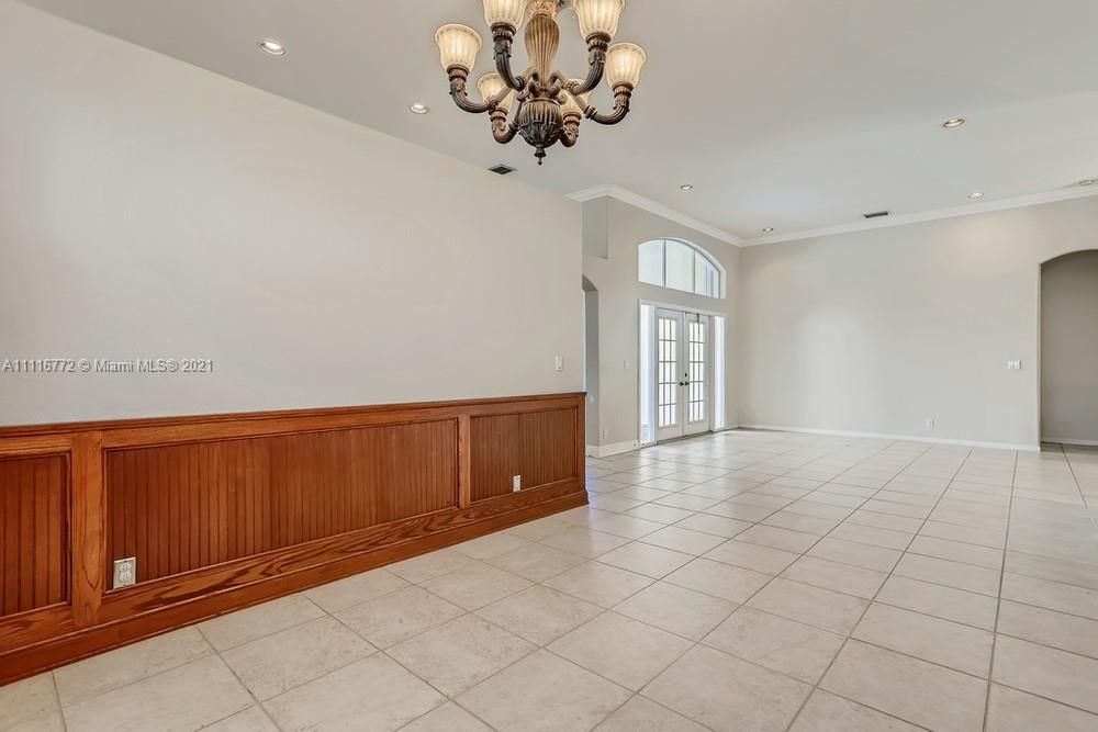 Vendido Recientemente: $567,000 (4 camas, 2 baños, 2425 Pies cuadrados)