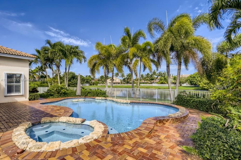 Vendido Recientemente: $567,000 (4 camas, 2 baños, 2425 Pies cuadrados)