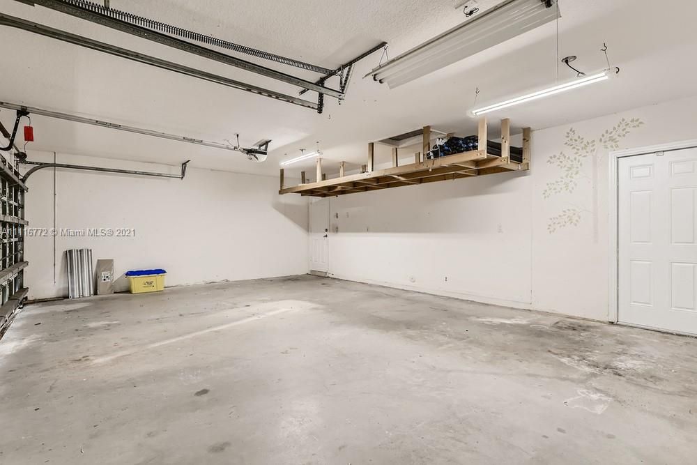 Vendido Recientemente: $567,000 (4 camas, 2 baños, 2425 Pies cuadrados)