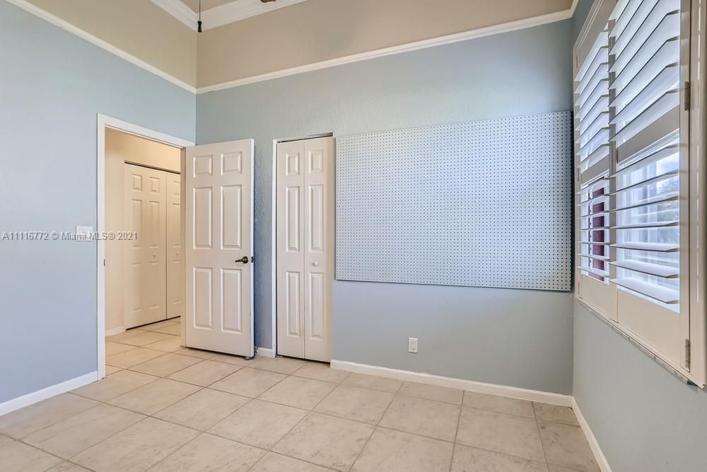 Vendido Recientemente: $567,000 (4 camas, 2 baños, 2425 Pies cuadrados)
