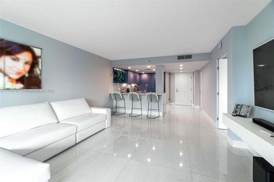 Recently Sold: $500,000 (1 beds, 1 baths, 791 Square Feet)