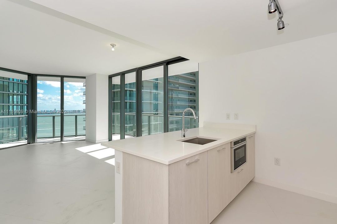 Recently Sold: $750,000 (3 beds, 2 baths, 1152 Square Feet)