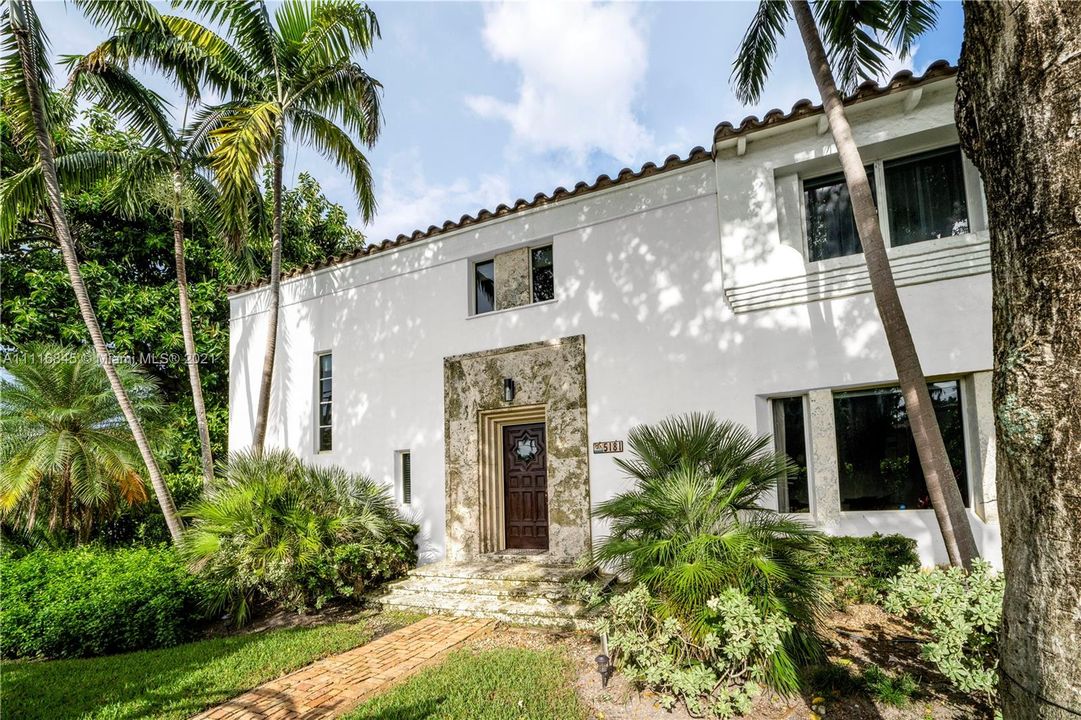 Recently Sold: $3,290,000 (5 beds, 5 baths, 4250 Square Feet)