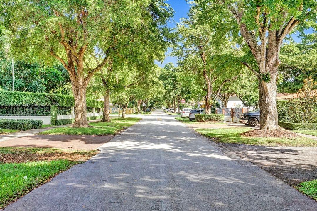 Beautiful tree-lined street. Stroll to University of Miami and Betsy Adam’s Park!
